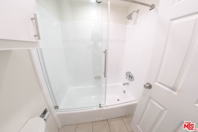 Building Photo - 7758 W 91st St