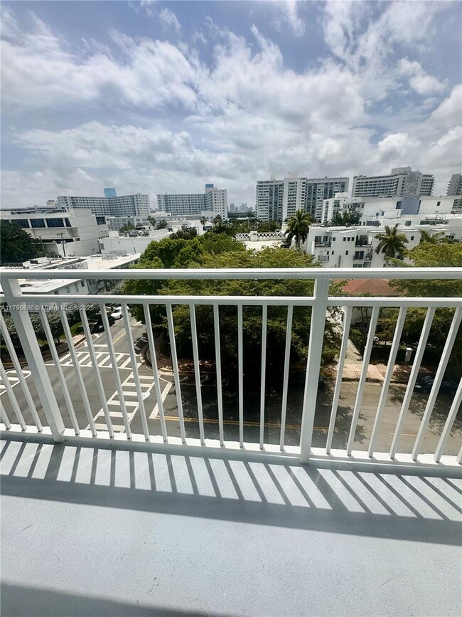 Building Photo - 1045 10th St