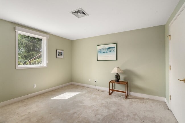 Building Photo - 225 Kenrick St