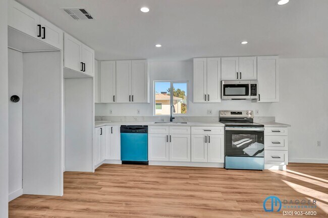 Building Photo - 11845 Hamlin St