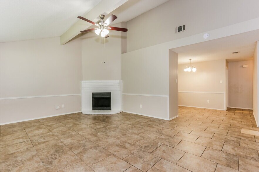 Building Photo - 5532 Four Winds Dr