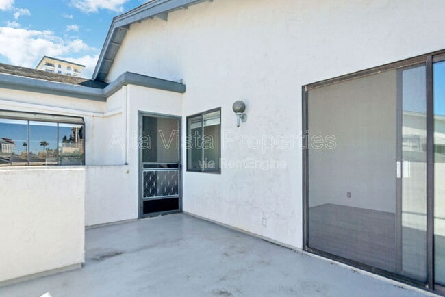 Building Photo - 8878 Regents Rd