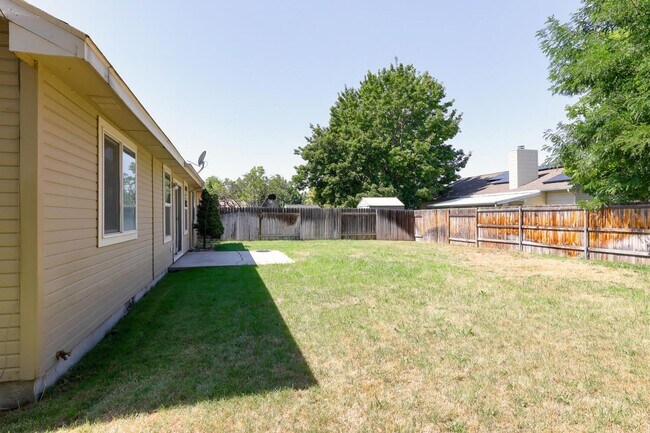 Building Photo - Remodeled near Boise River _ Pet Friendly!!