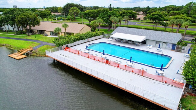 Building Photo - 1013 Green Pine Blvd