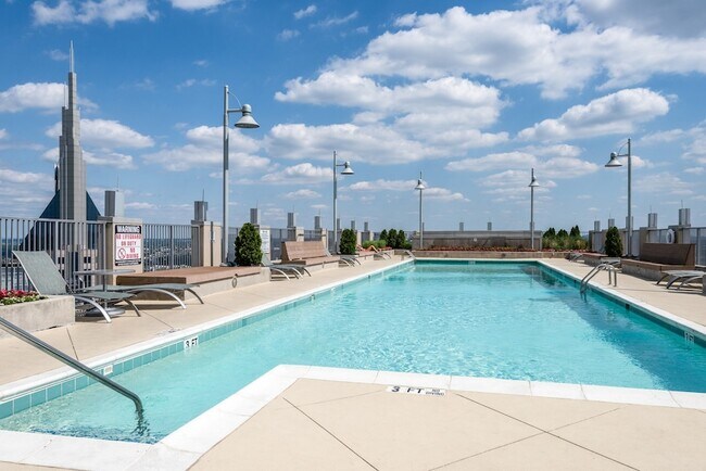 Building Photo - 415 Church St