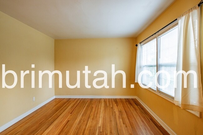 Building Photo - 1266 Parkway Ave