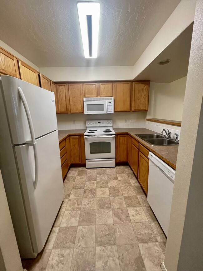 Building Photo - 3484 Vela Pl