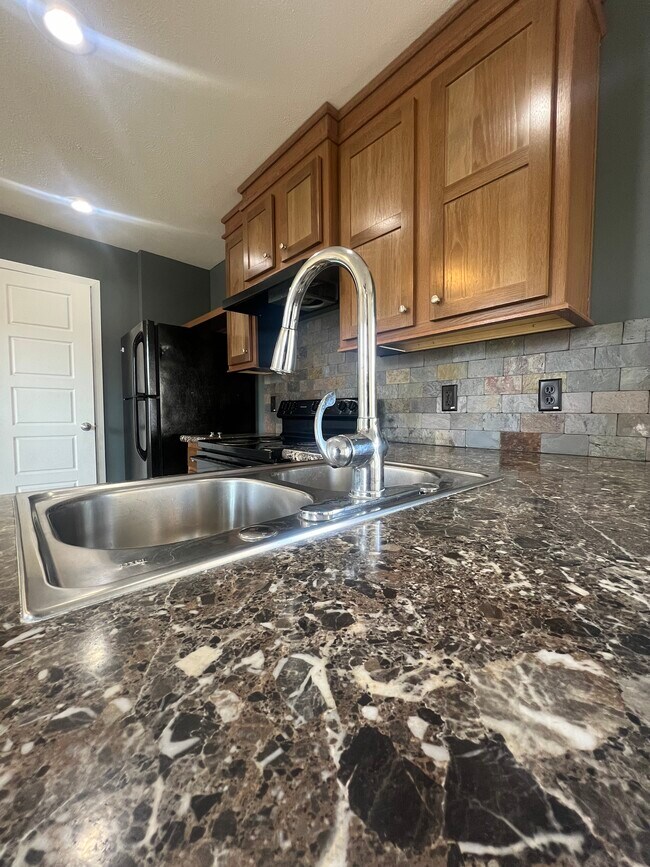 Building Photo - 934 9th St