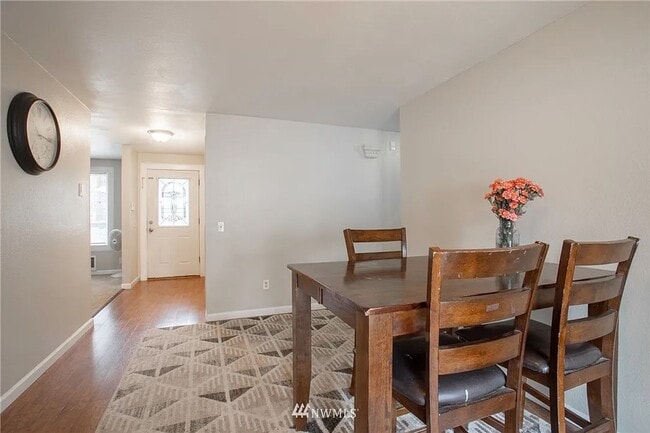 Building Photo - 3 Bed 2 Bath Graham Home w/ Beautiful Kitc...