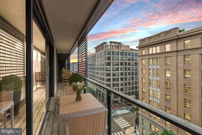 Building Photo - 925 H St NW