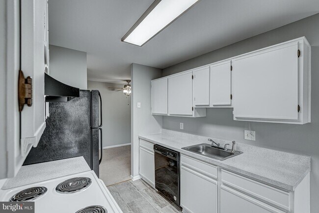 Building Photo - 9569 Coggs Bill Dr