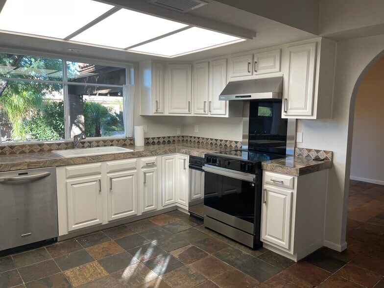 Building Photo - 15838 E Burro Dr