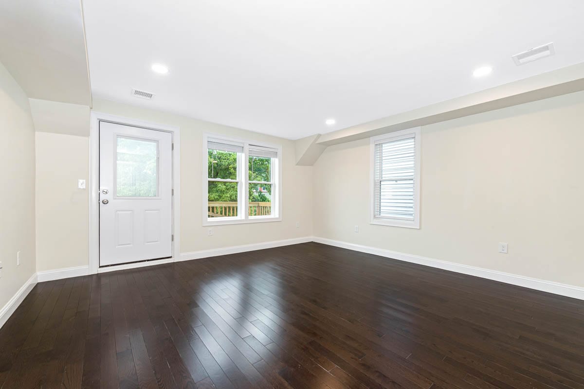 Building Photo - 77 Winchester St