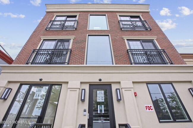 Building Photo - 112 Brighton Ave
