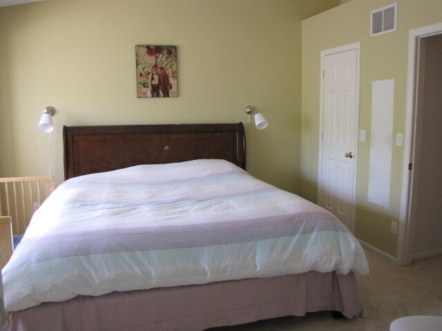Building Photo - 2BR/1.5BA Townhouse *Near Parkers Lake!* - Plymouth- Available Sept 1!