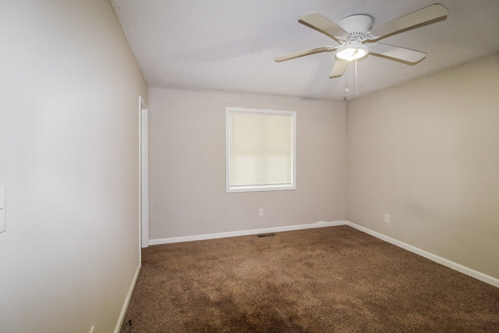 Building Photo - 481 Village Square Ct