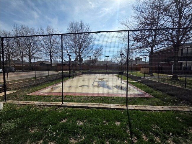 Building Photo - 610 SE Moberly Ln