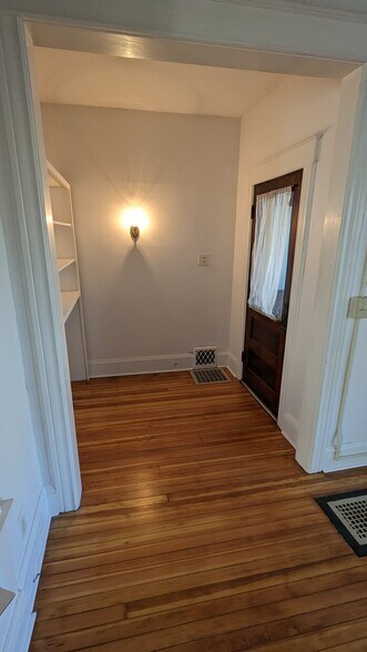 Building Photo - 61 S Pine Ave