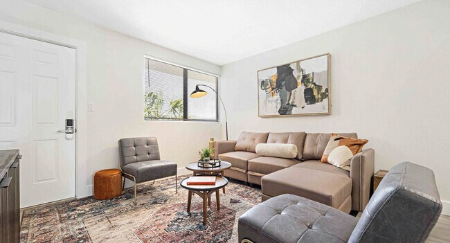 Building Photo - 556 Coral Ct