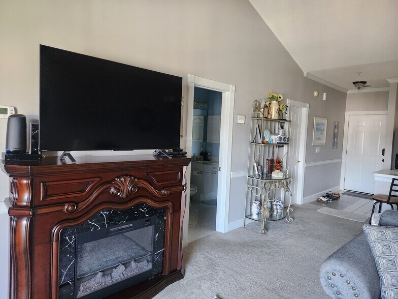 Building Photo - 4830 Carnation Cir