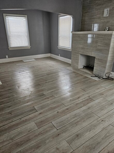 Building Photo - 573 Grace Ave
