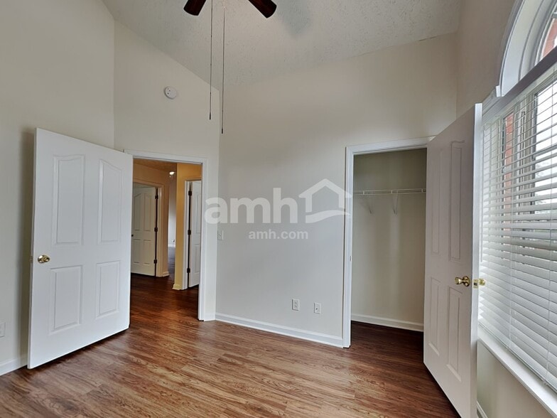 Building Photo - 643 Glenties Dr