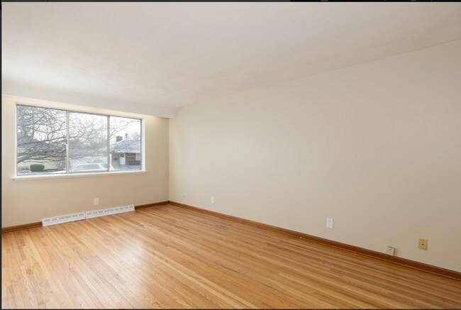 Building Photo - 562 Kenmore Ave