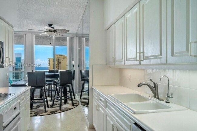 Building Photo - 16400 Collins Ave
