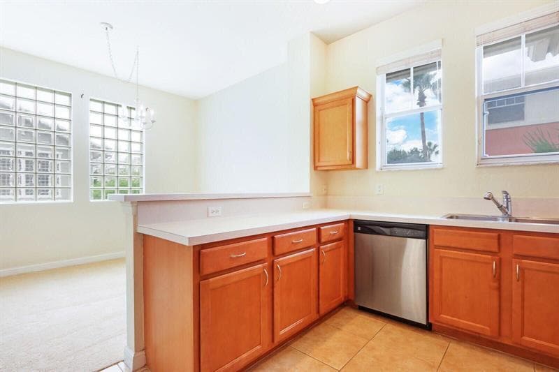 Building Photo - 880 Millbrae Ct