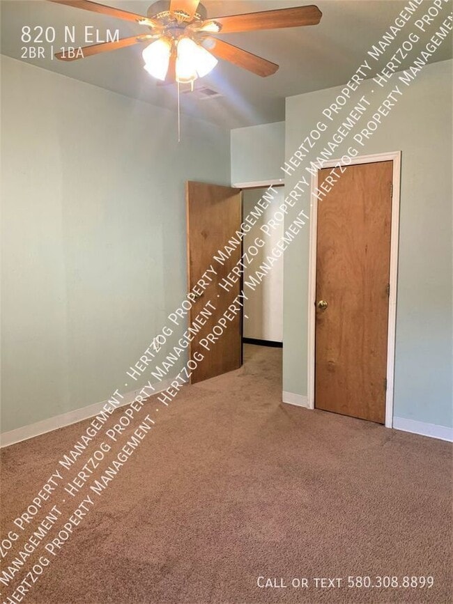 Building Photo - 820 N Elm-