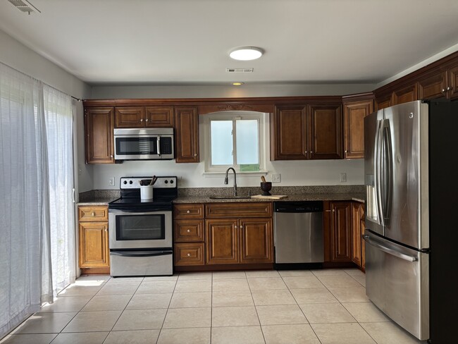 Building Photo - 1372 Riverside Dr