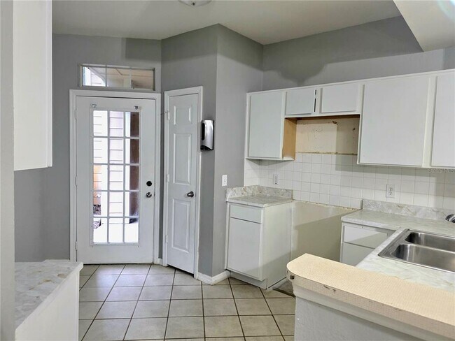 Building Photo - 1101 Vintage Village Ln