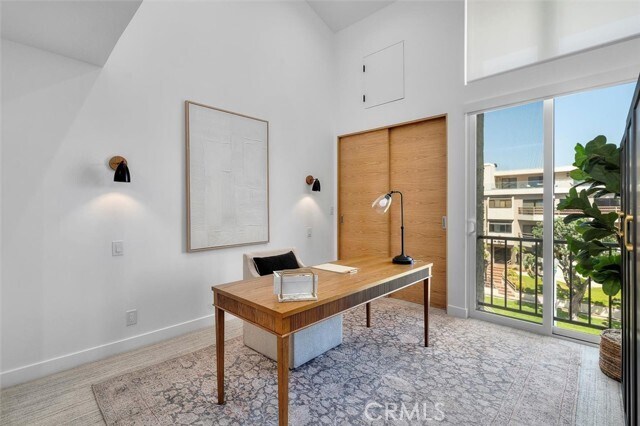 Building Photo - 555 Esplanade