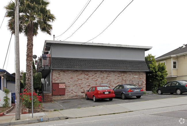 Building Photo - 711 3rd St