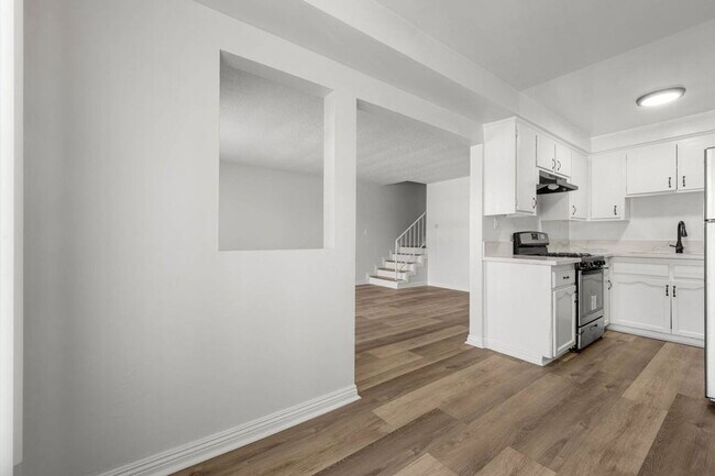 Building Photo - 3212 W 60th St
