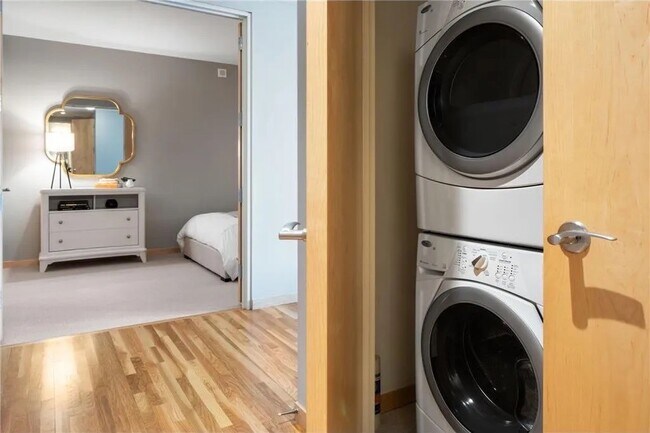 Building Photo - Minneapolis, MN