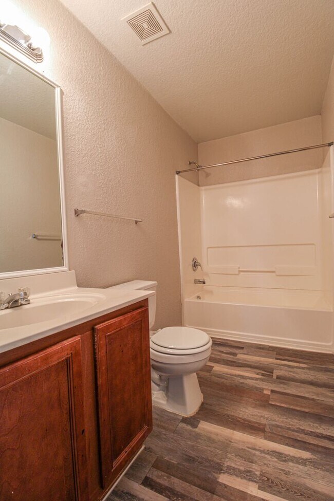Building Photo - 511 Mathis Mdw