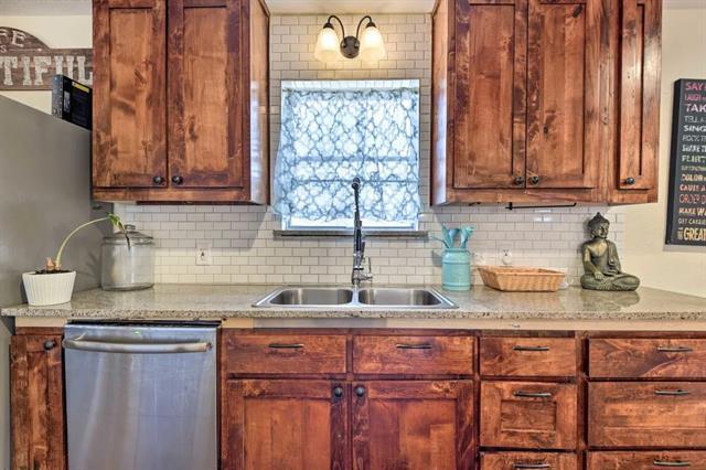 Building Photo - 7013 Meadowbrook Dr