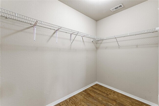 Building Photo - 530 Lasso Ln