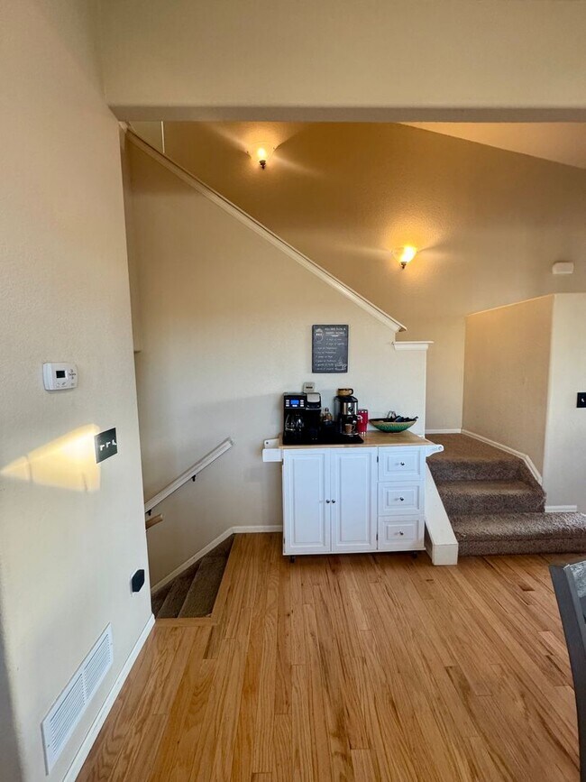 Building Photo - Gorgeous 3 bed/2.5 bath home with 3-CAR TANDEM GARAGE in Painted Sky