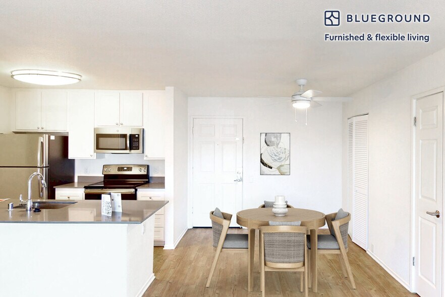 Building Photo - 333 1st St