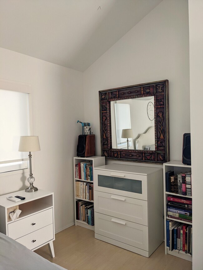 Building Photo - 411 Linnie Canal