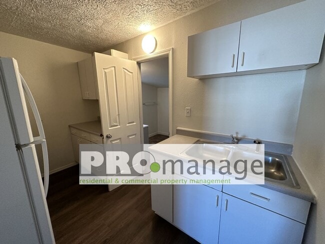 Building Photo - 437 W Crowley St