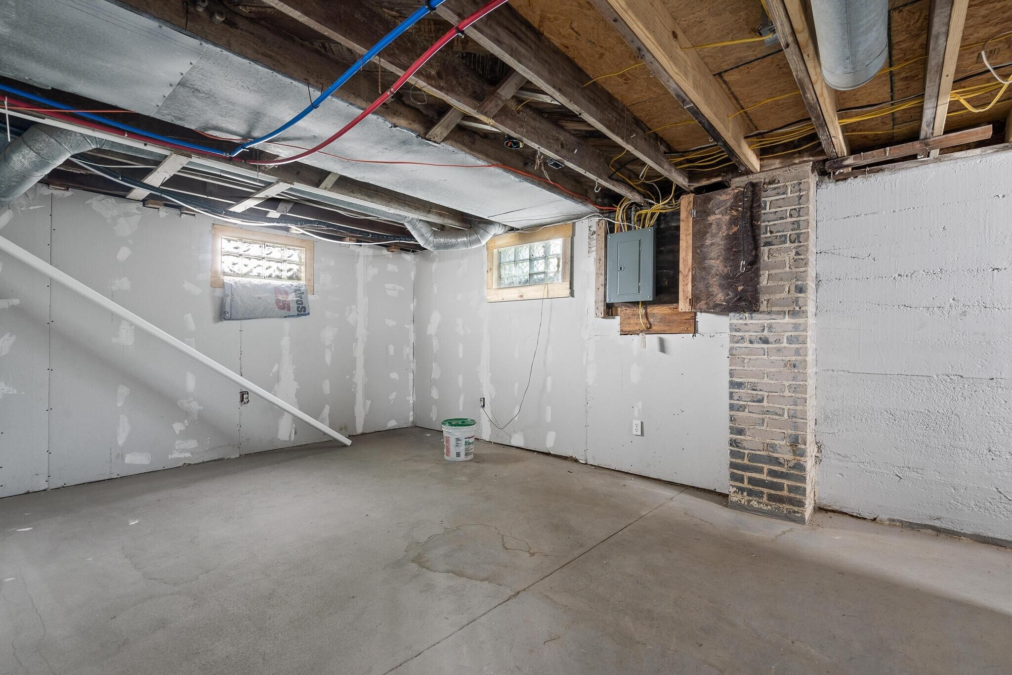 Building Photo - 135 W Hudson Ave