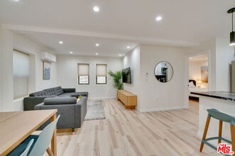 Building Photo - 918 N San Vicente Blvd