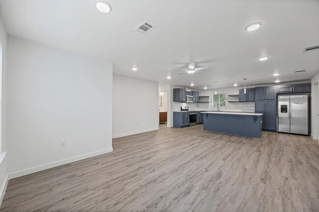 Building Photo - 1100 Monte Vista Dr
