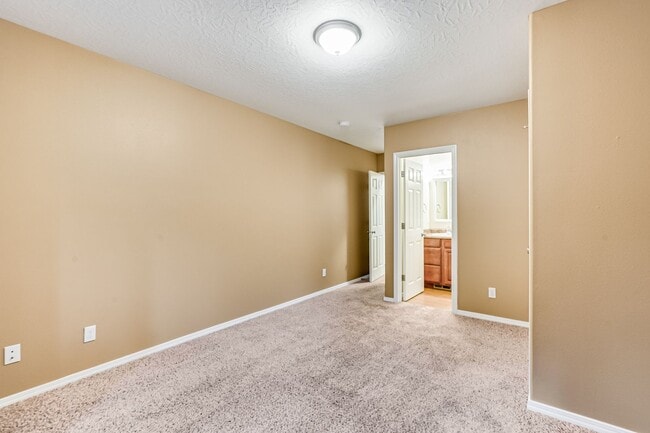 Building Photo - Beautiful 3 Bed, 2 Bath Rental Home on the Sandy River!