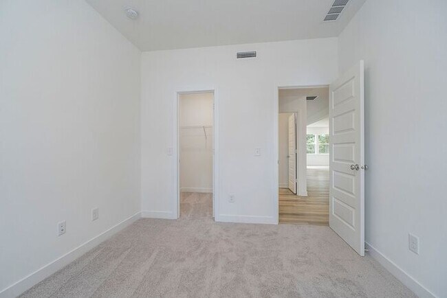 Building Photo - Brand New 5 Bedroom 3 Full Bath in Booming Westfield!