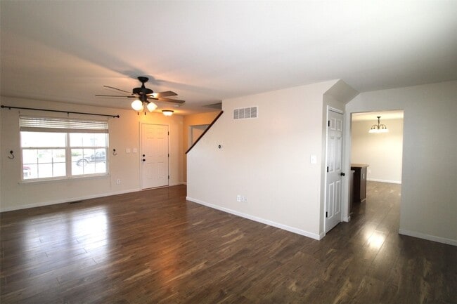 Building Photo - 221 Pecan Bluffs Dr