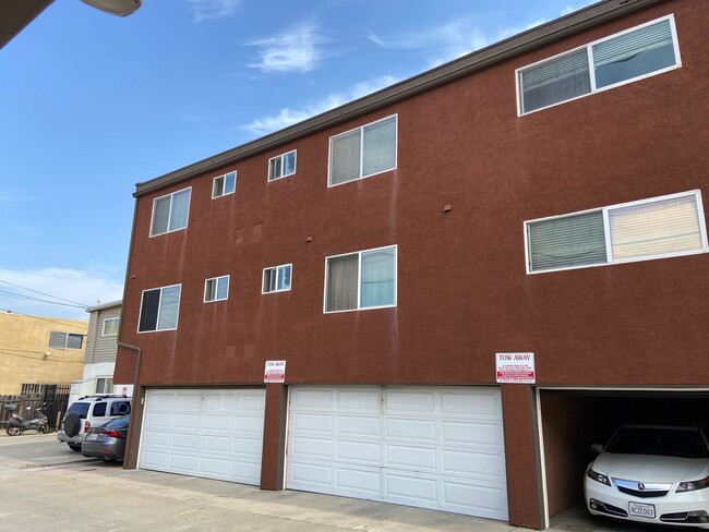 Building Photo - Beautiful upscale top floor 1 bedroom & 1 ...